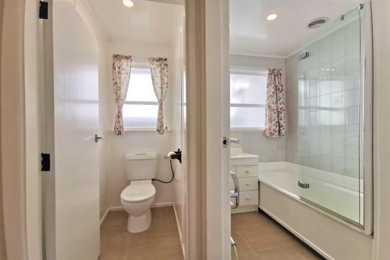 Photo of property in 99 Beazley Avenue, Paparangi, Wellington, 6037