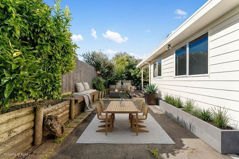 Photo of property in 1/14 Chislehurst Street, Henderson, Auckland, 0612