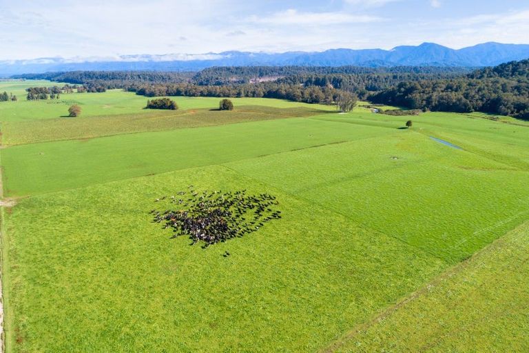 Photo of property in 2412 Atarau Road, Atarau, Blackball, 7871