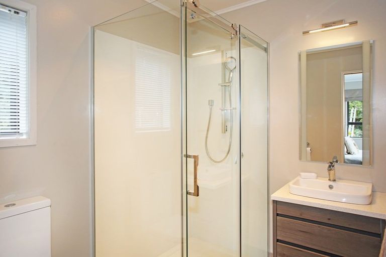 Photo of property in 2 Raukawa Grove, Waiuku, 2123