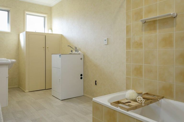 Photo of property in 29 Harvey Street, Waipahihi, Taupo, 3330