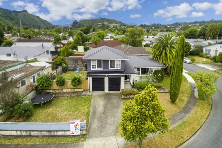 Photo of property in 3 Akron Grove, Totara Park, Upper Hutt, 5018