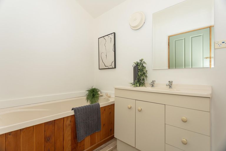 Photo of property in 10 Ure Street, South Hill, Oamaru, 9400