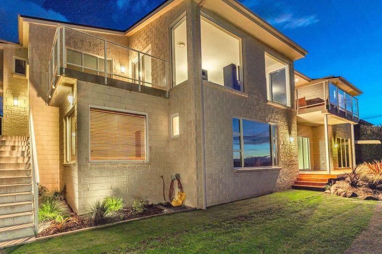 Photo of property in 11 Signal Hill Road, Mount Pleasant, Christchurch, 8081