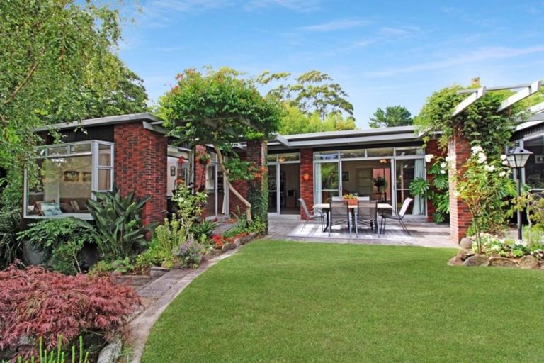 Photo of property in 5b Bromley Place, Westown, New Plymouth, 4310