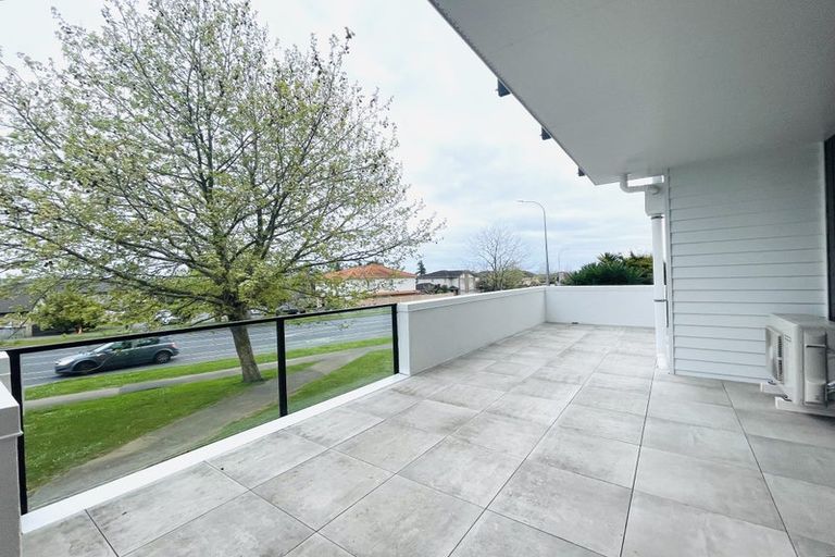 Photo of property in 1/130 Stancombe Road, Flat Bush, Auckland, 2016