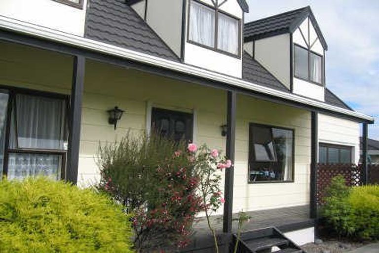 Photo of property in 18 Willowstream Grove, Cloverlea, Palmerston North, 4412