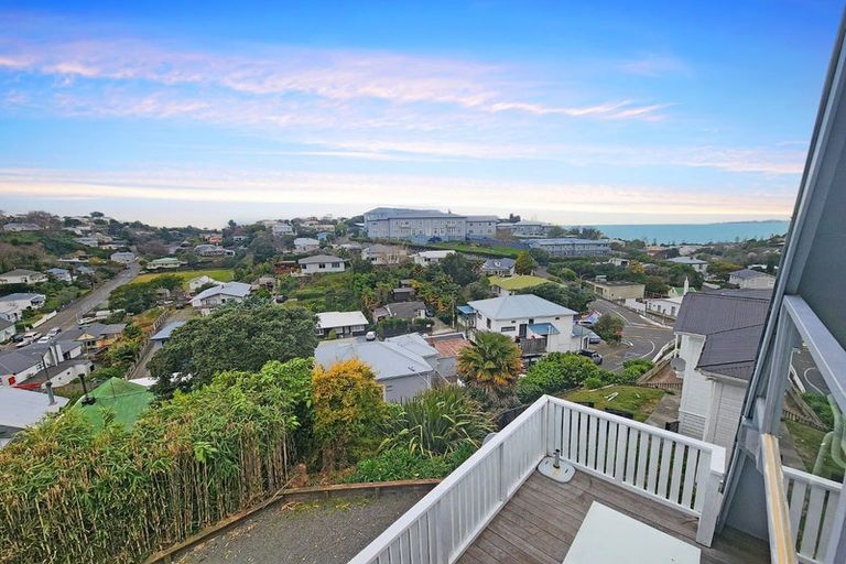 Photo of property in 6 Fitzroy Road, Bluff Hill, Napier, 4110