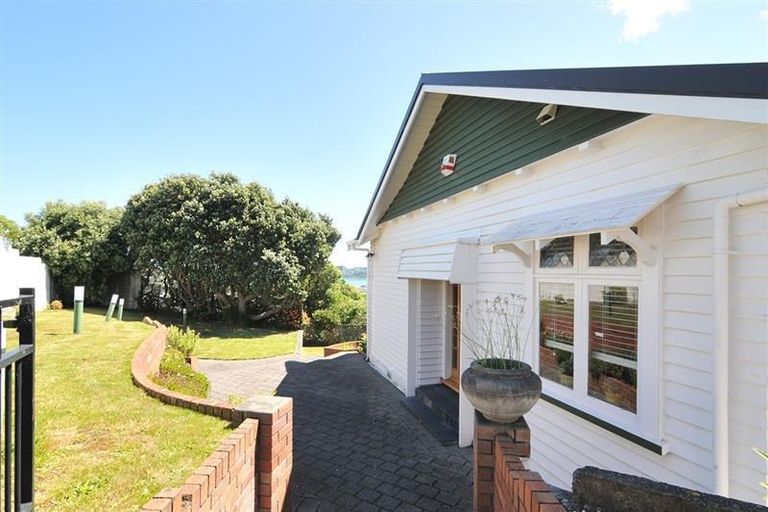 Photo of property in 25 Seatoun Heights Road, Miramar, Wellington, 6022