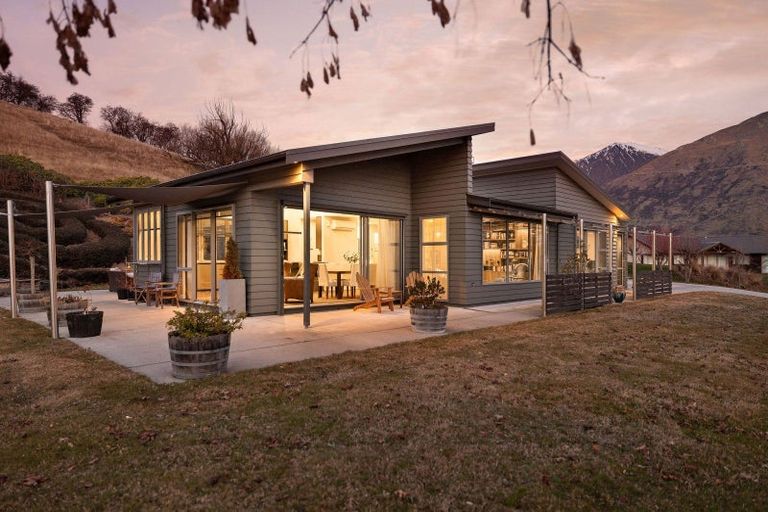 Photo of property in 44 Springbank Grove, Lower Shotover, Queenstown, 9371