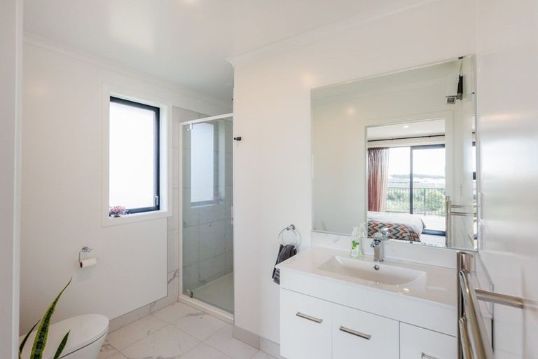 Photo of property in 15 Gibraltar Way, Fitzherbert, Palmerston North, 4410