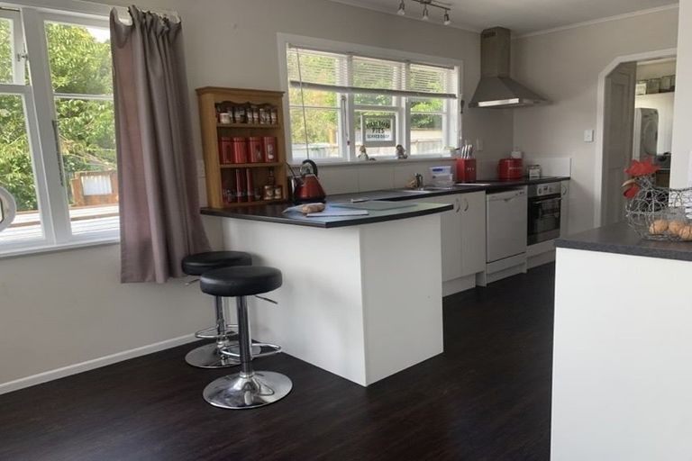 Photo of property in 28 Thomson Grove, Stokes Valley, Lower Hutt, 5019