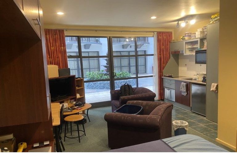 Photo of property in Atrium Towers, 1h/154 The Terrace, Wellington Central, Wellington, 6011