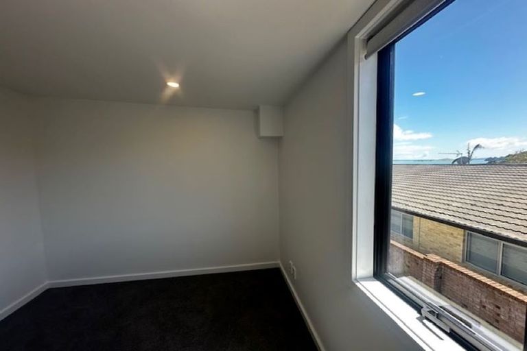 Photo of property in 35b Clyside Avenue, Half Moon Bay, Auckland, 2012