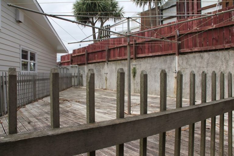 Photo of property in 2 Archbold Street, Newlands, Wellington, 6037