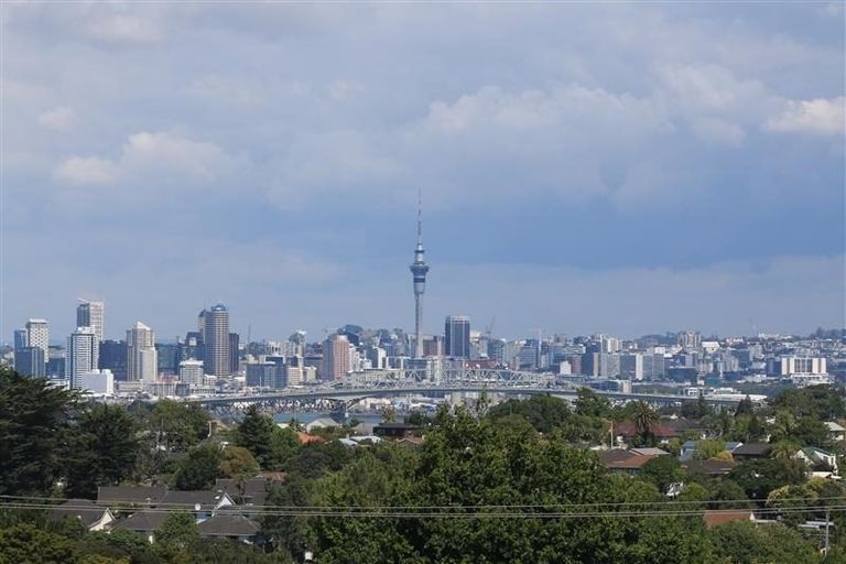 Photo of property in 12 City View Terrace, Birkenhead, Auckland, 0626