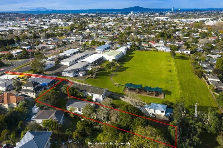 Photo of property in 81 Chivalry Road, Glenfield, Auckland, 0629