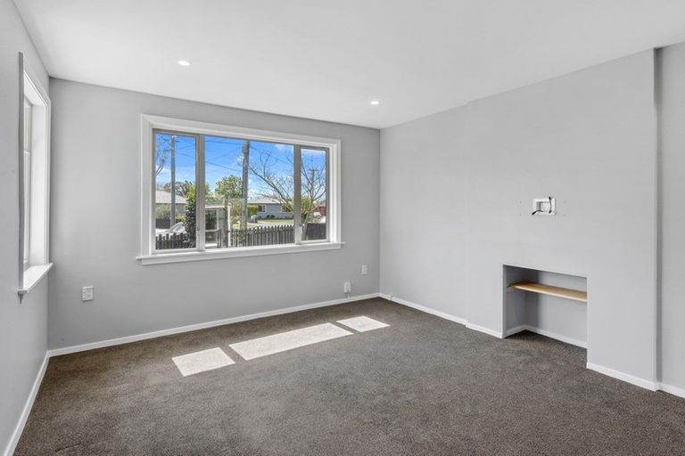 Photo of property in 18 Bideford Place, Dallington, Christchurch, 8061