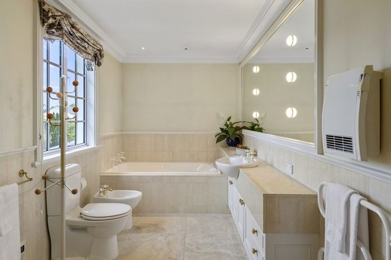 Photo of property in 38 Waiwetu Street, Fendalton, Christchurch, 8052