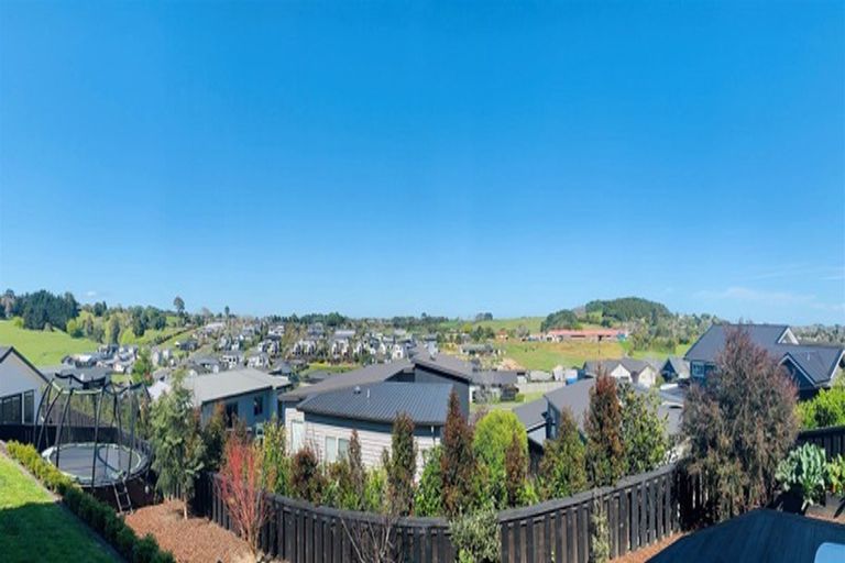 Photo of property in 13 Knoll Rise, Pukekohe, 2120