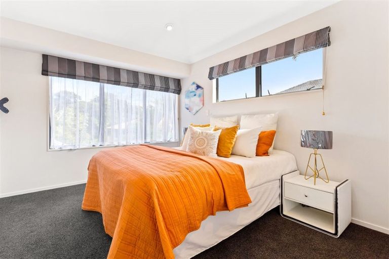 Photo of property in 1/22 Lagoon Way, West Harbour, Auckland, 0618