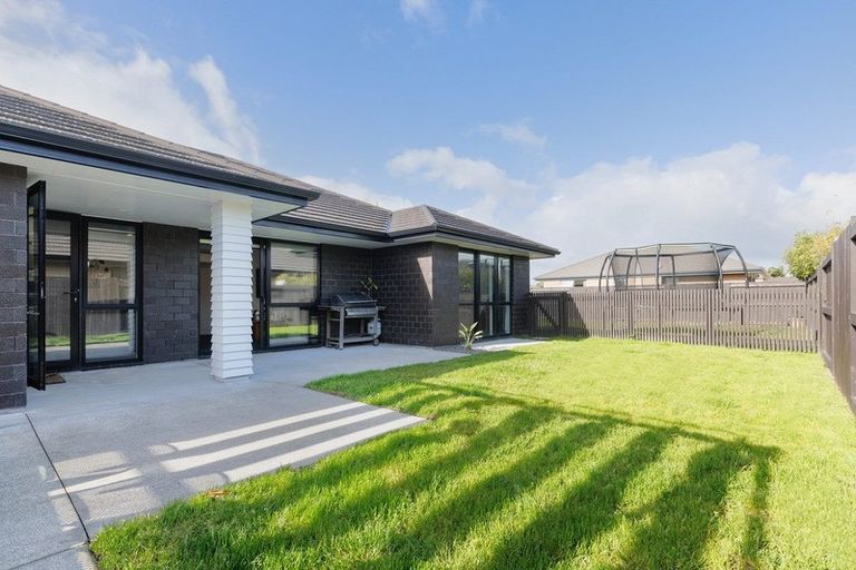 Photo of property in 16 Drabble Crescent, Papamoa Beach, Papamoa, 3118