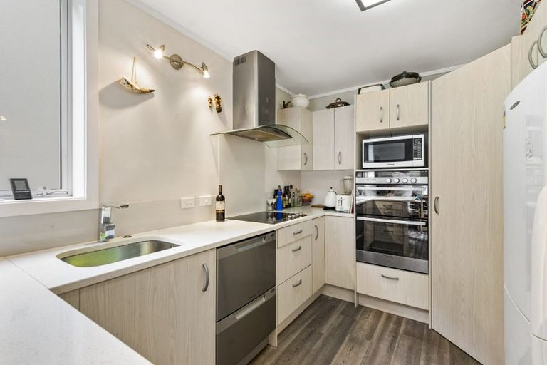 Photo of property in Matai Moana, 2/178 Oriental Parade, Oriental Bay, Wellington, 6011