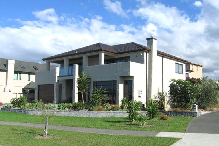 Photo of property in 7 Onemana Way, Te Atatu Peninsula, Auckland, 0610