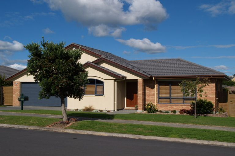 Photo of property in 16 Stellamaris Way, Northpark, Auckland, 2013