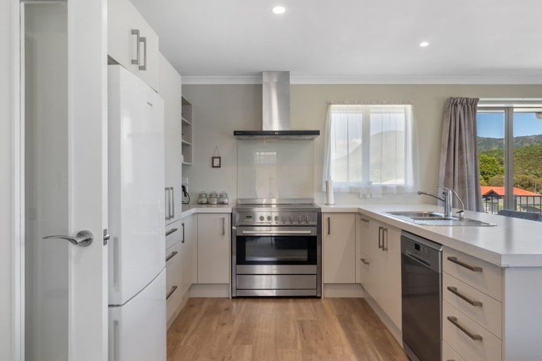 Photo of property in 2 Pukeko Place, Picton, 7220