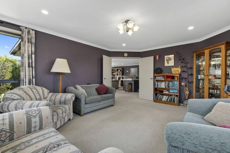 Photo of property in 1 Holly Place, Rototuna North, Hamilton, 3210