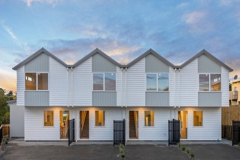 Photo of property in 7c Camrose Place, Glenfield, Auckland, 0629