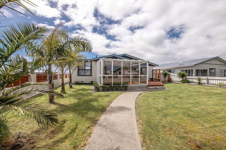 Photo of property in 29 Romilly Street, Westport, 7825