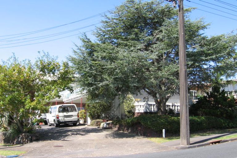 Photo of property in 11 Gilliam Street, New Lynn, Auckland, 0600