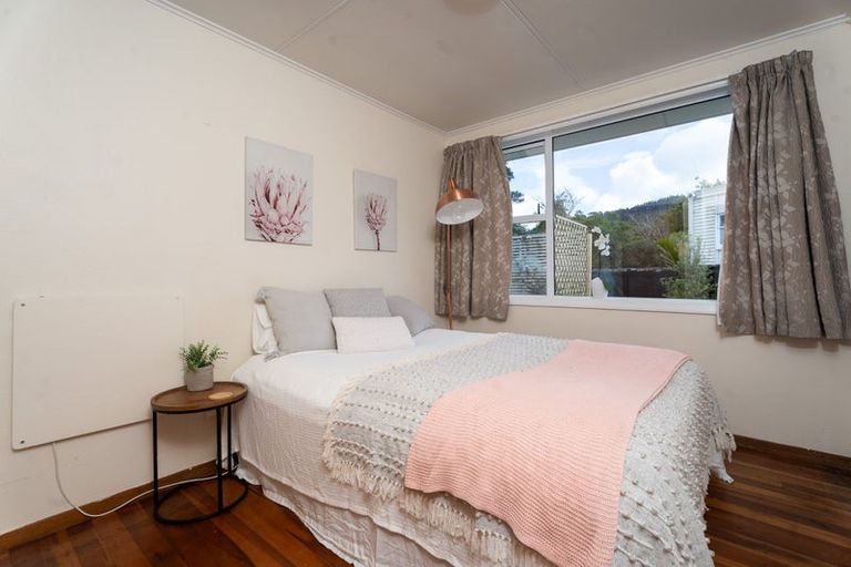 Photo of property in 32 Davidson Crescent, Tawa, Wellington, 5028