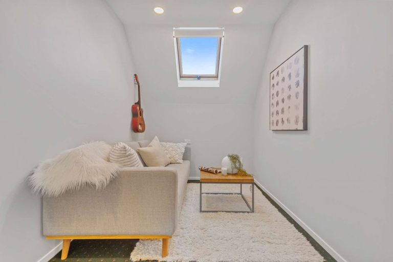 Photo of property in 6 Fencourt Place, Rototuna North, Hamilton, 3210