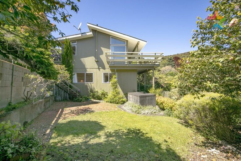Photo of property in 16 Summit Road, Fairfield, Lower Hutt, 5011