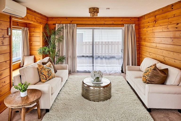 Photo of property in 27a Mana Esplanade, Paremata, Porirua, 5026