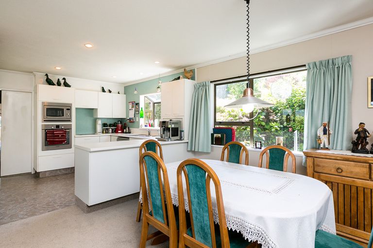 Photo of property in 30 Porterfield Street, Macandrew Bay, Dunedin, 9014