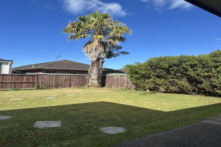 Photo of property in 49 Lilybank Crescent, East Tamaki, Auckland, 2013