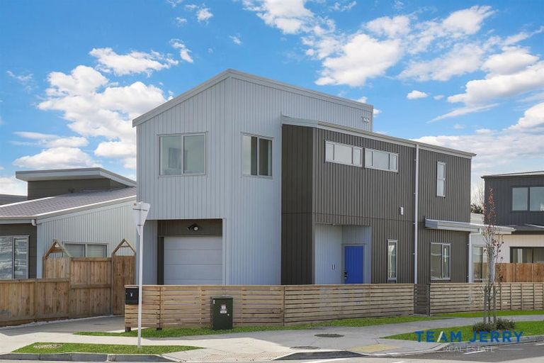 Photo of property in 67 Whare Kauri Road, Papakura, 2110