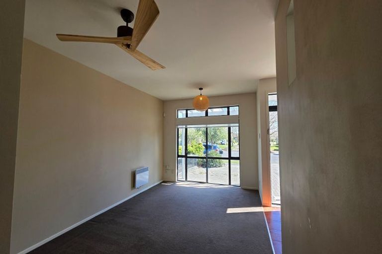Photo of property in 11/2 Armoy Drive, East Tamaki, Auckland, 2016