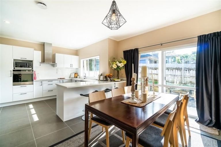 Photo of property in 48 Hogarth Rise, West Harbour, Auckland, 0618