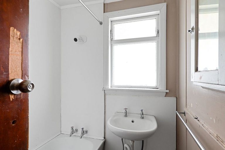 Photo of property in 14 Ealing Street, Northcote, Christchurch, 8052