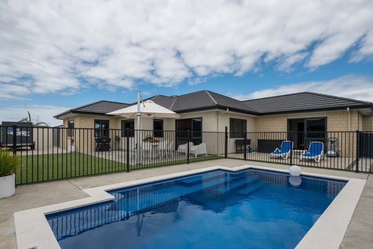 Photo of property in 12 Benmore Place, Poraiti, Napier, 4112