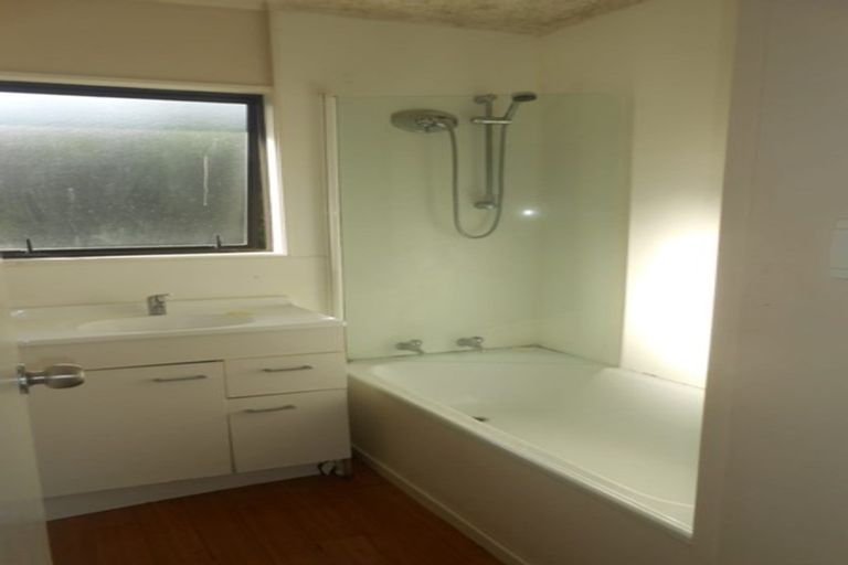 Photo of property in 3/106 Shifnal Drive, Randwick Park, Auckland, 2105