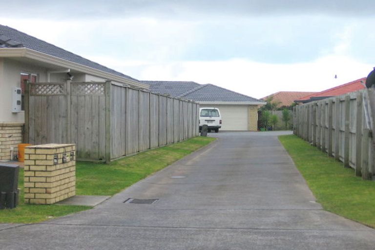 Photo of property in 7 Caltra Place, East Tamaki, Auckland, 2016