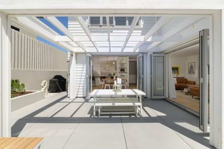 Photo of property in 215a Oceanbeach Road, Mount Maunganui, 3116