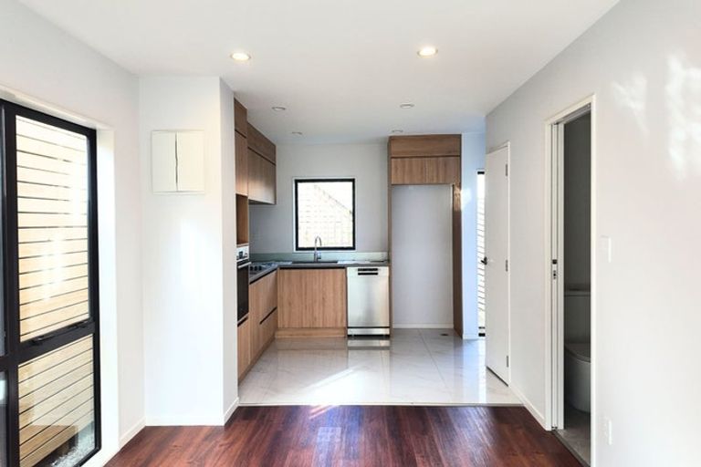 Photo of property in 44b Cyclarama Crescent, Massey, Auckland, 0614