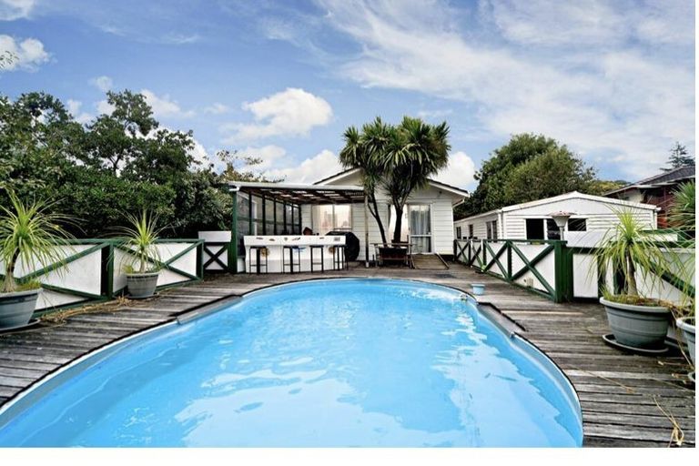 Photo of property in 24 Becker Drive, Weymouth, Auckland, 2103